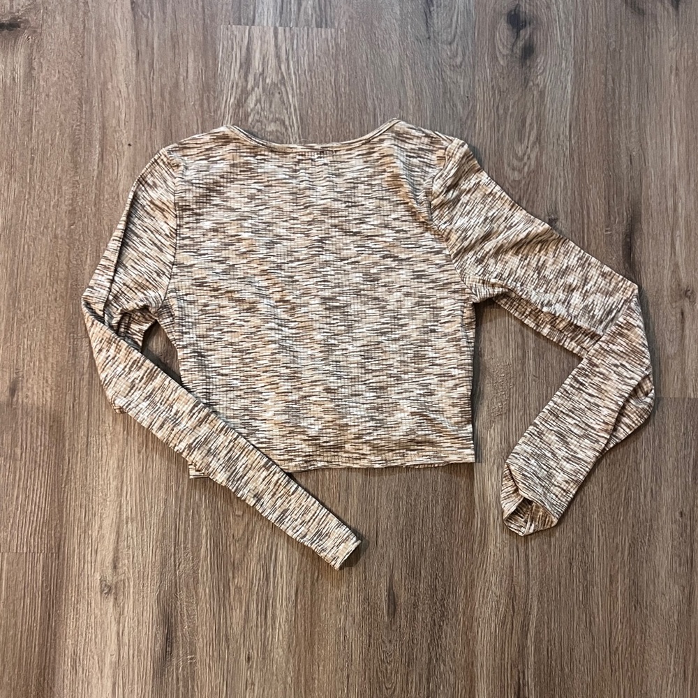Altr’d State
Neutral Colors 
Medium 
Long Sleeve
Crop Top
